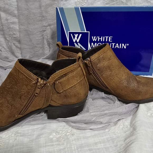 White Mountain Men's Brown Ankle Boots - Picture 2 of 10